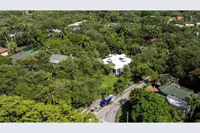 1701 S Bayshore Dr, Miami, FL 33133 - Photo 2