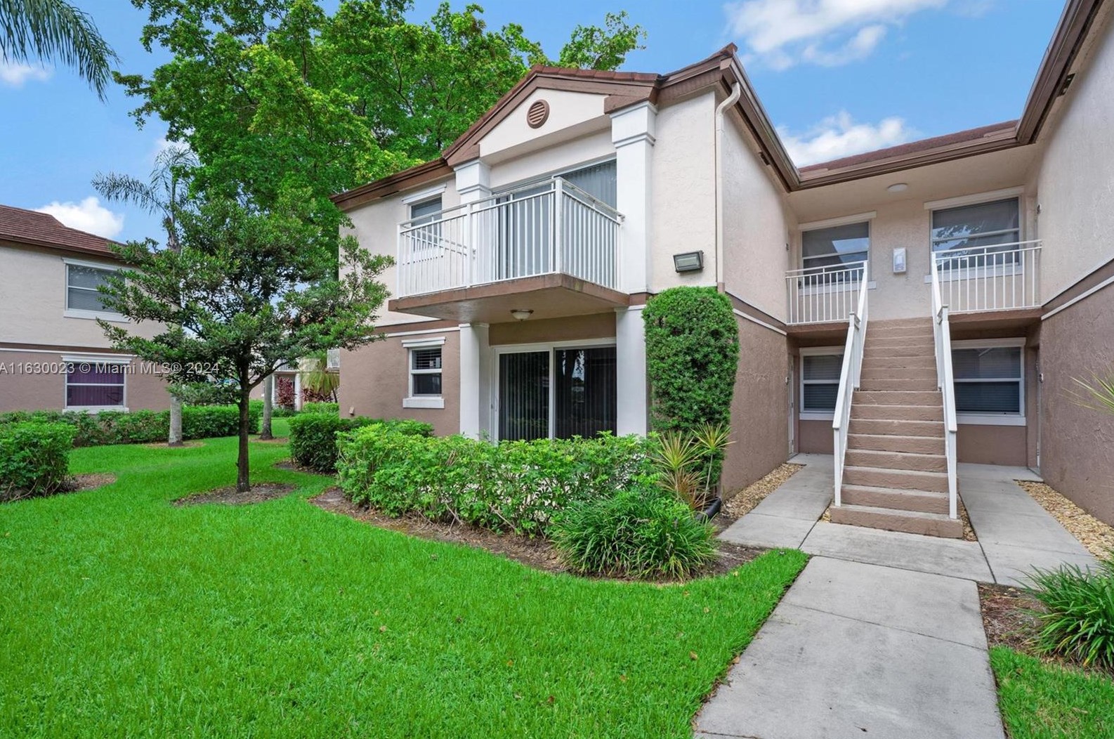 11232 12th St, Hollywood, FL 33025-4359