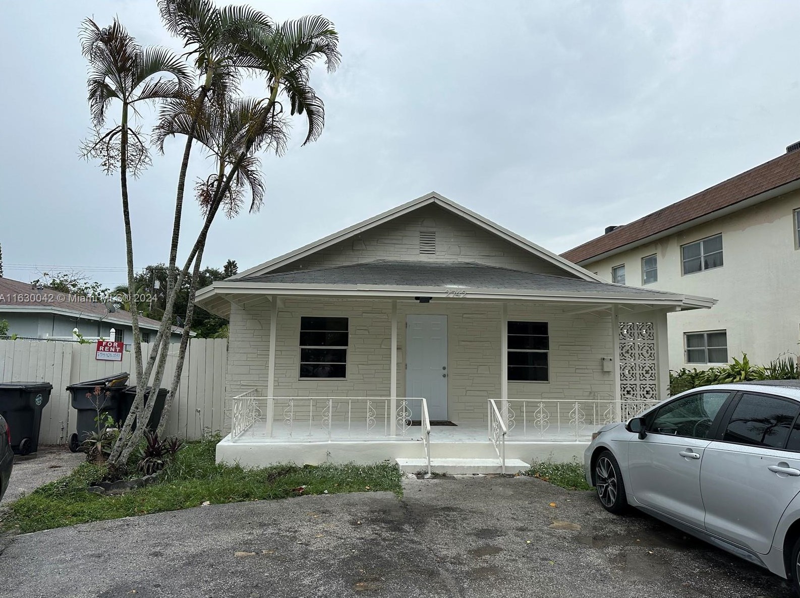 2742 Pierce St, Hollywood, FL 33020-3840