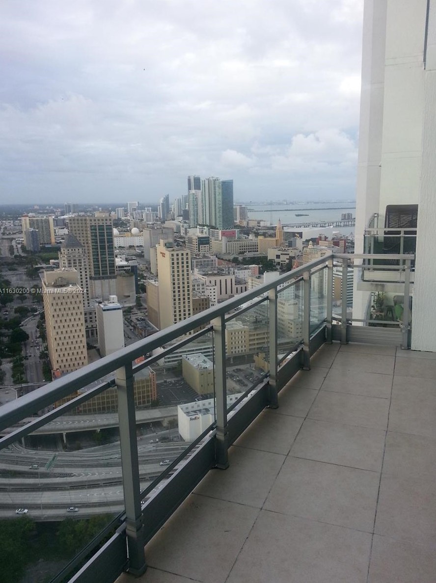 90 Sw 3rd St #ph-10, Miami, FL 33130