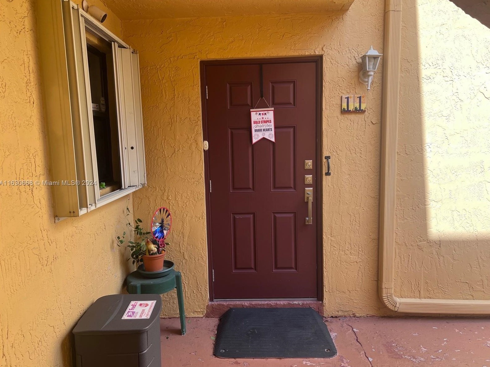 10839 7th St, Miami, FL 33172-3737