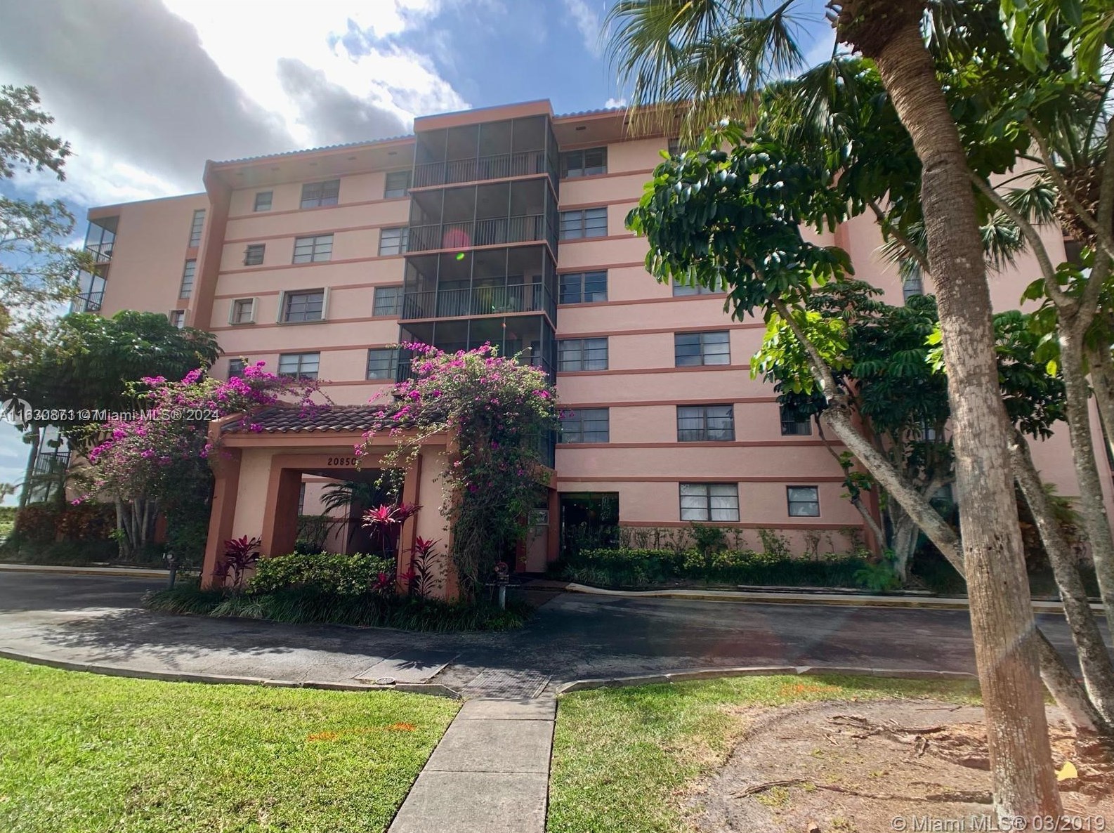 20840 San Simeon Way Apt 702, Miami, FL 33179