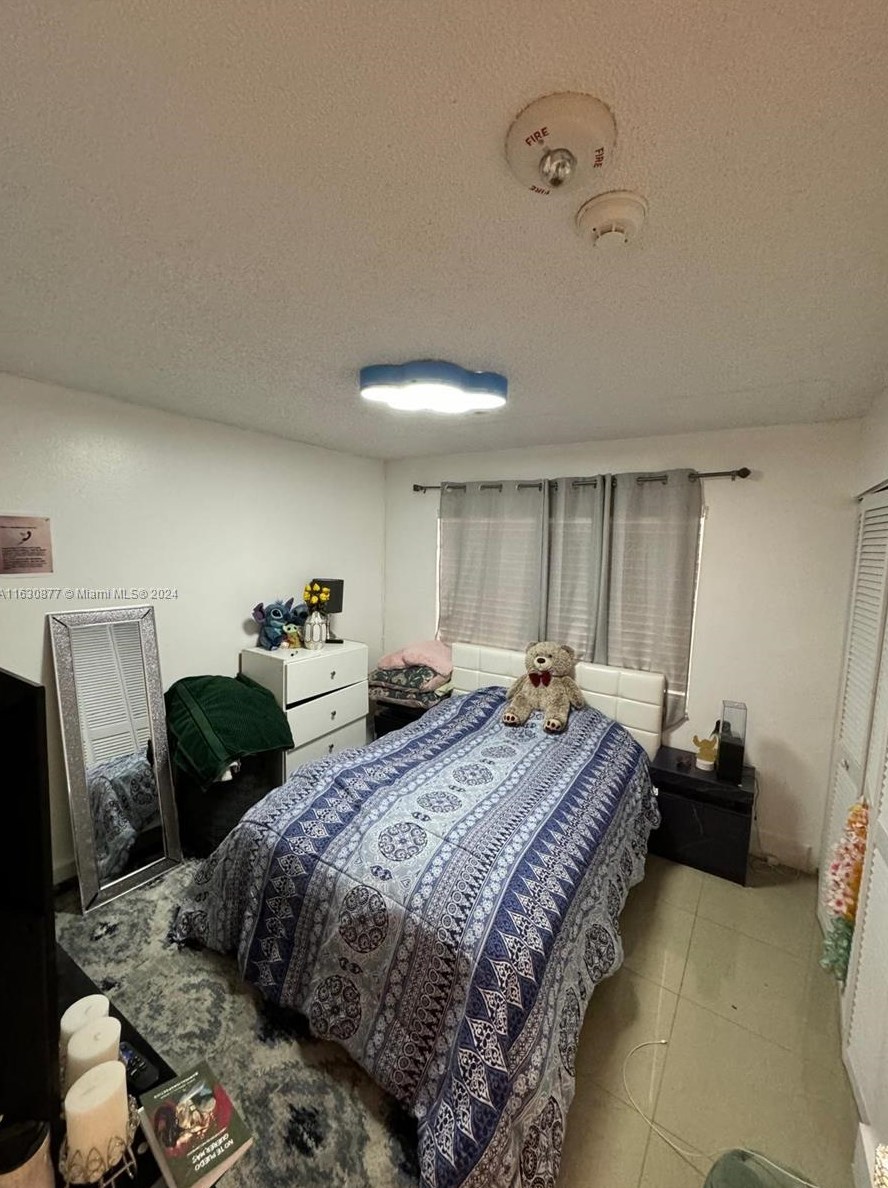 952 136 Pl, Miami FL 33175-1043 exterior