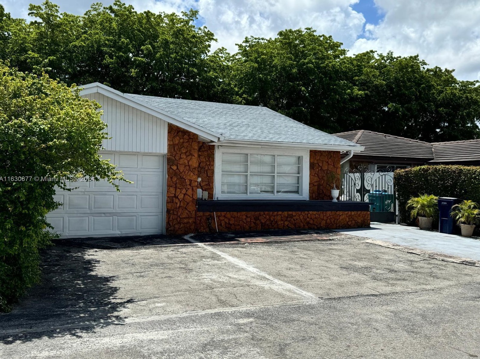 952 136th Pl, Miami, FL 33182-2629