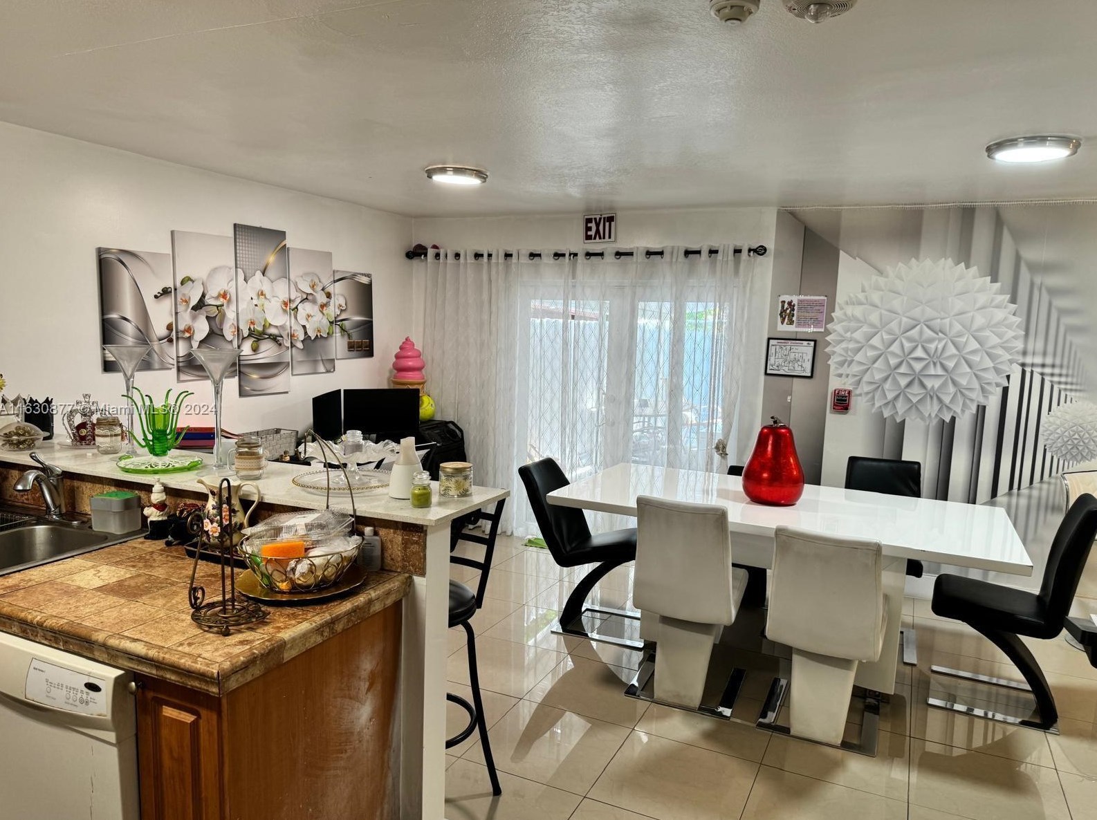 952 136 Pl, Miami FL 33175-1043 exterior