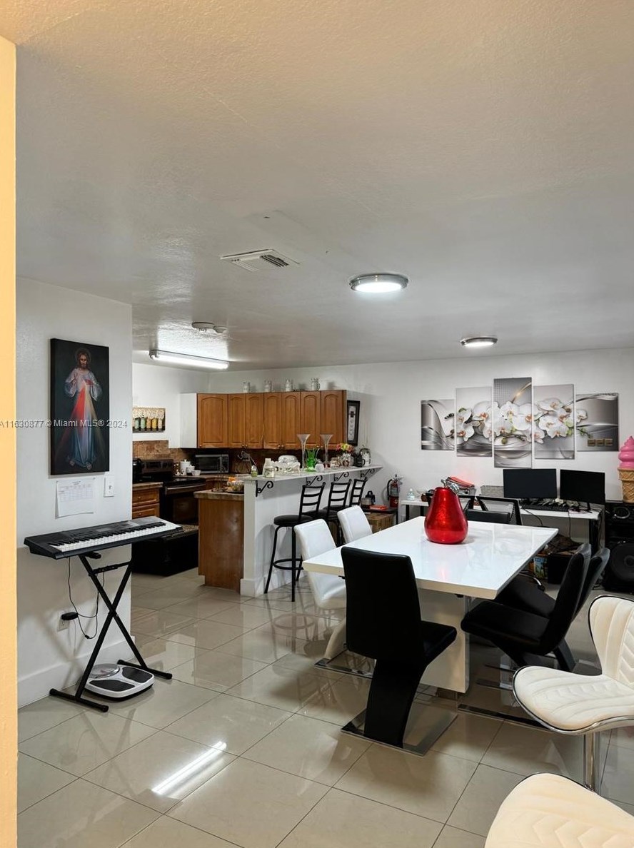 952 136 Pl, Miami FL 33175-1043 exterior