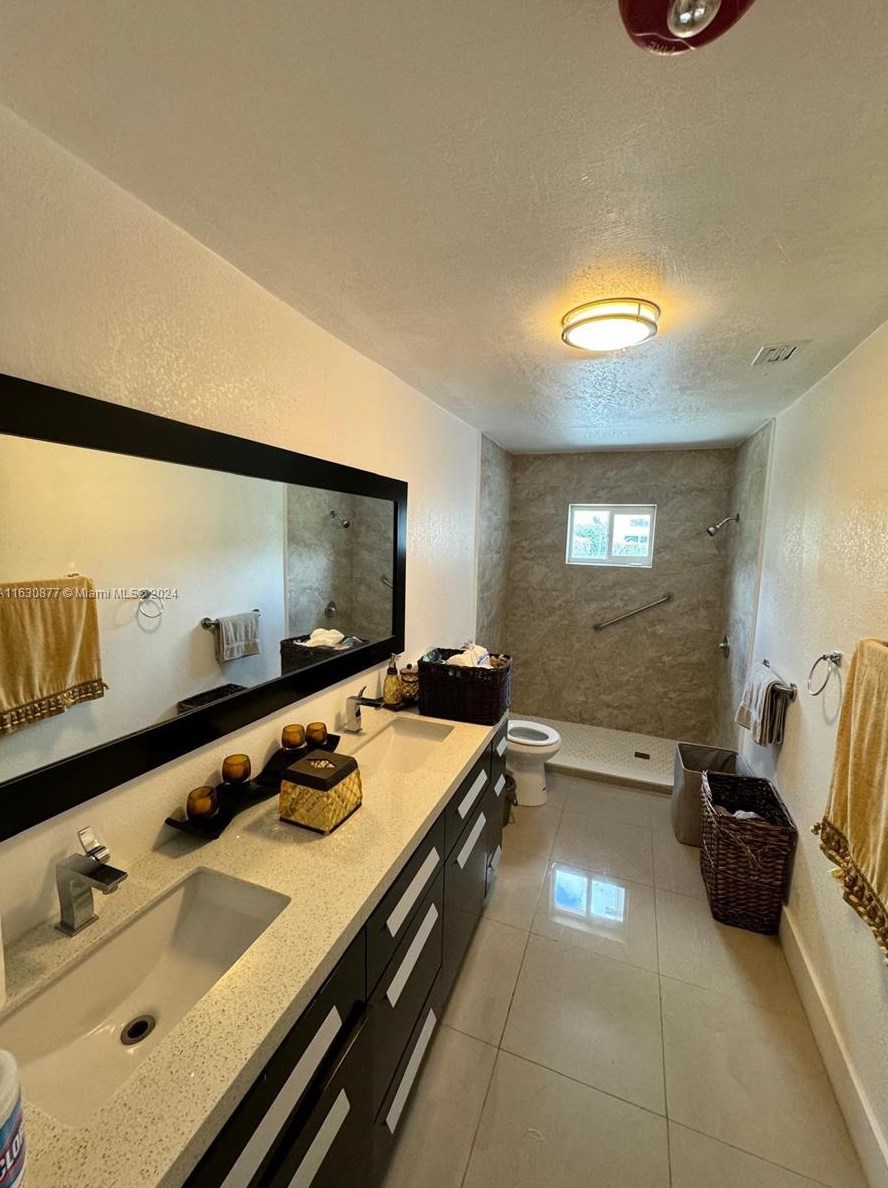 952 136 Pl, Miami FL 33175-1043 exterior