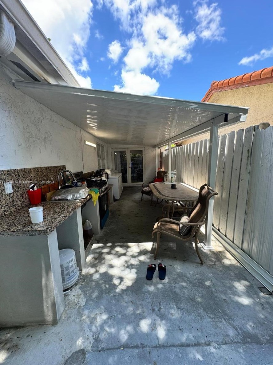 952 136 Pl, Miami FL 33175-1043 exterior