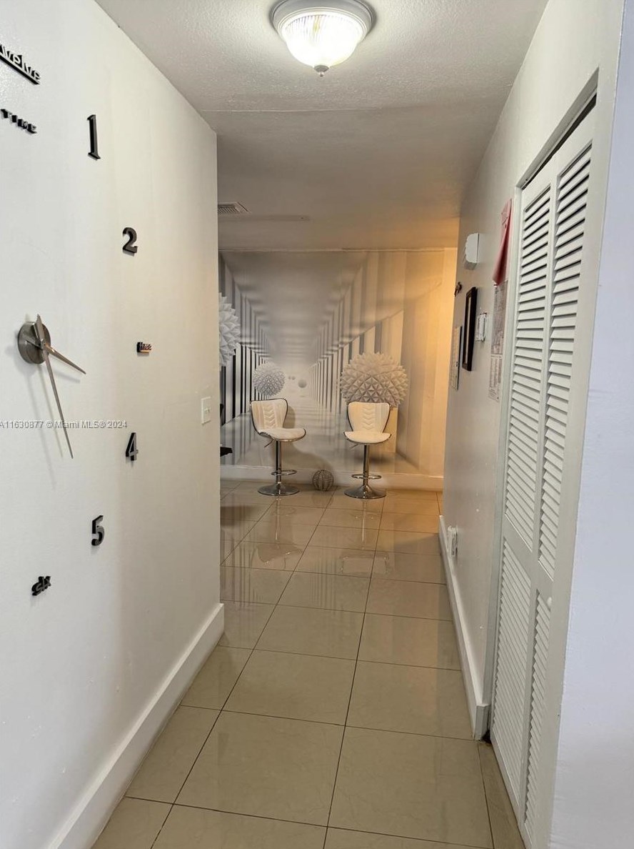 952 136 Pl, Miami FL 33175-1043 exterior