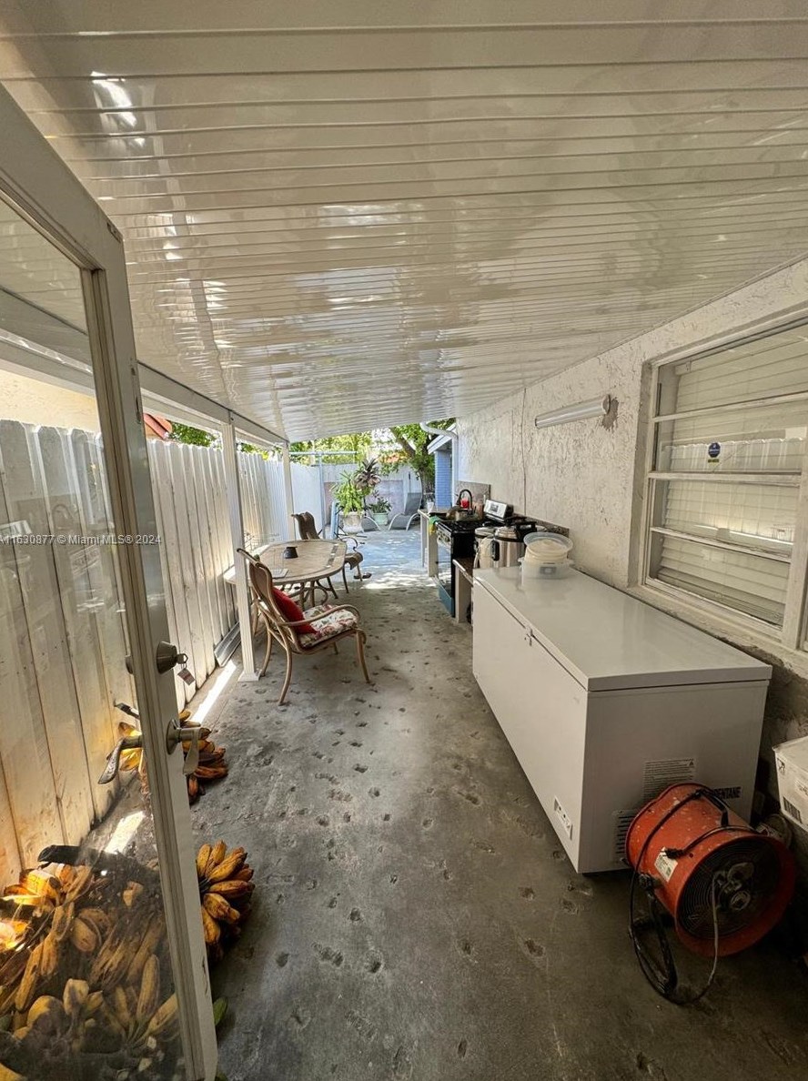 952 136 Pl, Miami FL 33175-1043 exterior