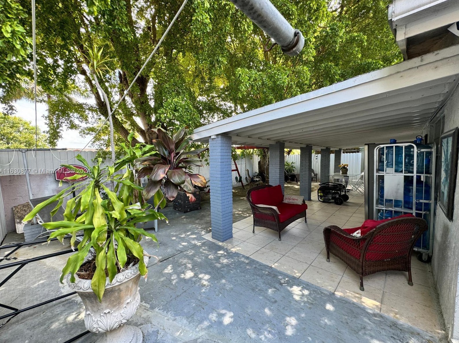 952 136 Pl, Miami FL 33175-1043 exterior