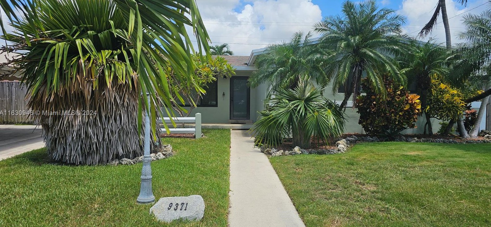 9371 Nassau Dr, Miami, FL 33189