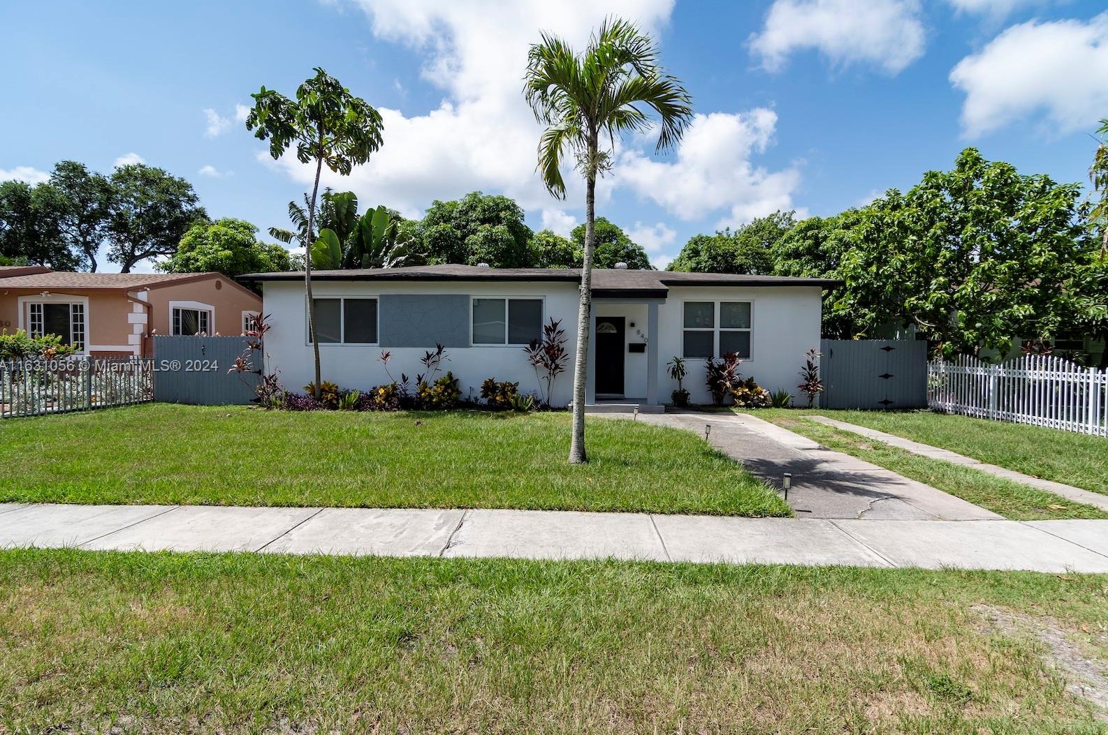 840 158th St, Miami, FL 33162-5210