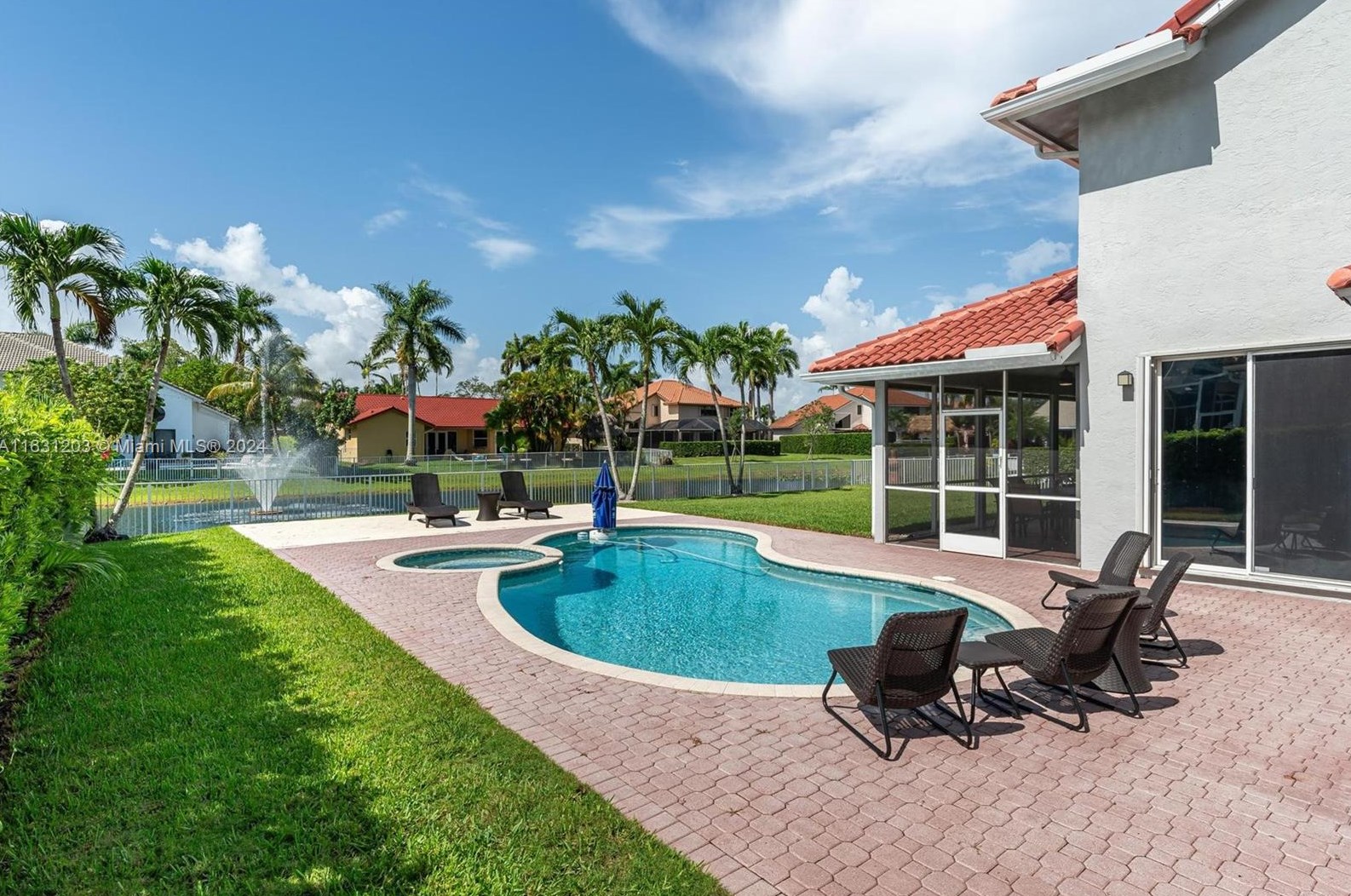 18120 Nw 16th St, Hollywood, FL 33029