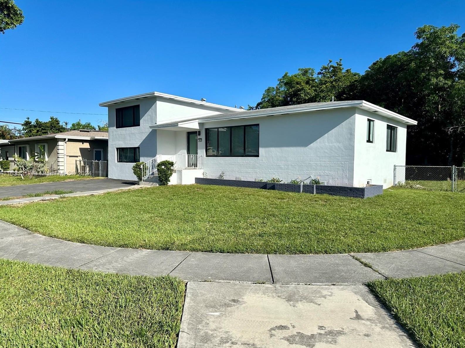 102 Ne 124th St, Miami, FL 33161