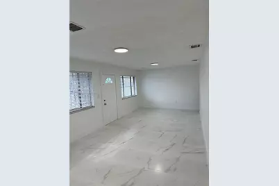 324 E 34th St, Hialeah, FL 33013 - Photo 20