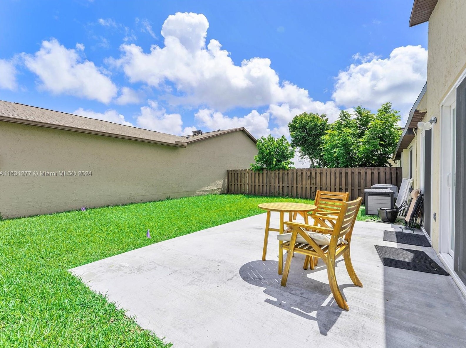 5429 Mirror Lakes Blvd, Boynton Beach FL  33472-1216 exterior