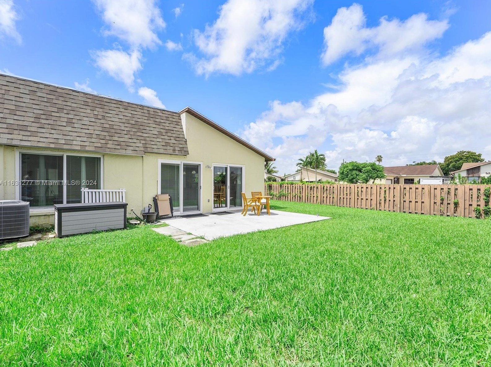 5429 Mirror Lakes Blvd, Boynton Beach FL  33472-1216 exterior