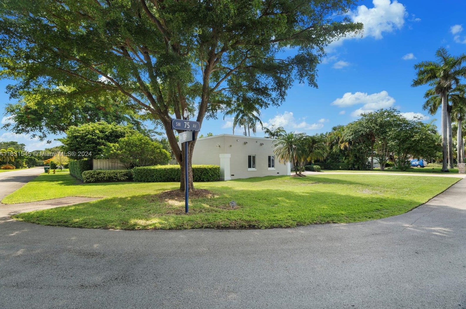 7505 139th St, Miami, FL 33158-1253