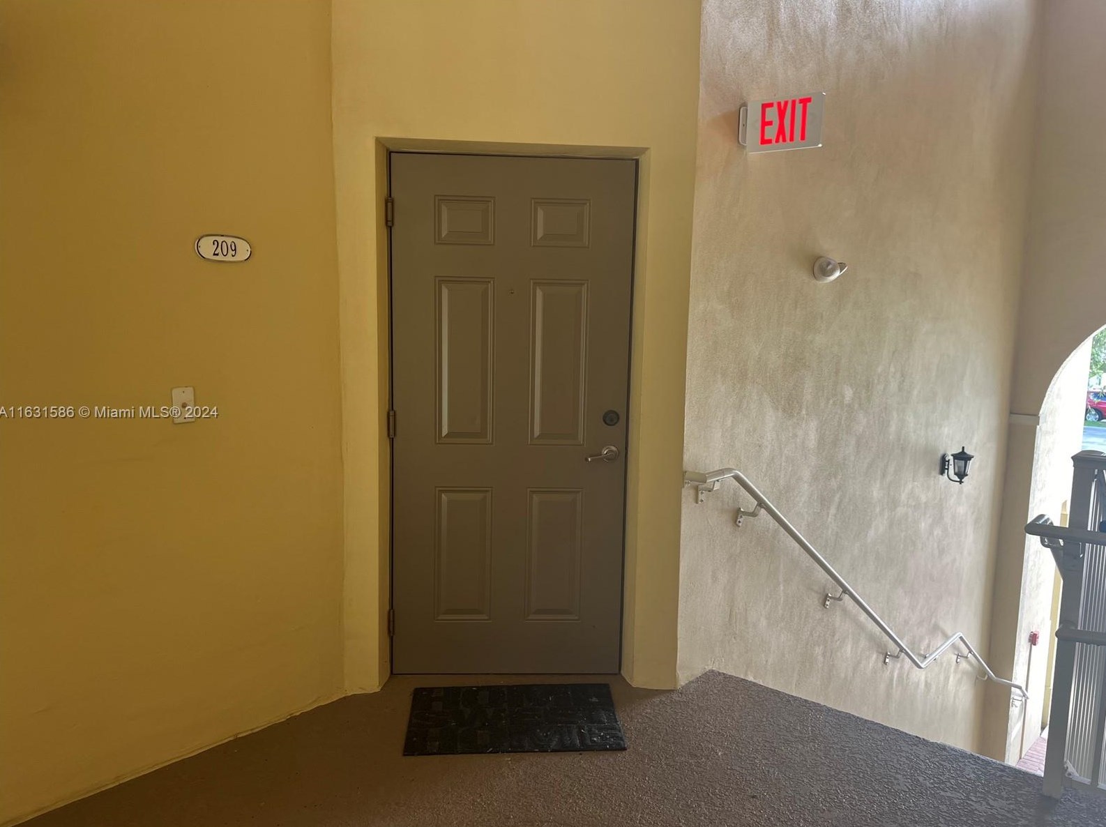 10870 Nw 88th Ter #209, Miami, FL 33178