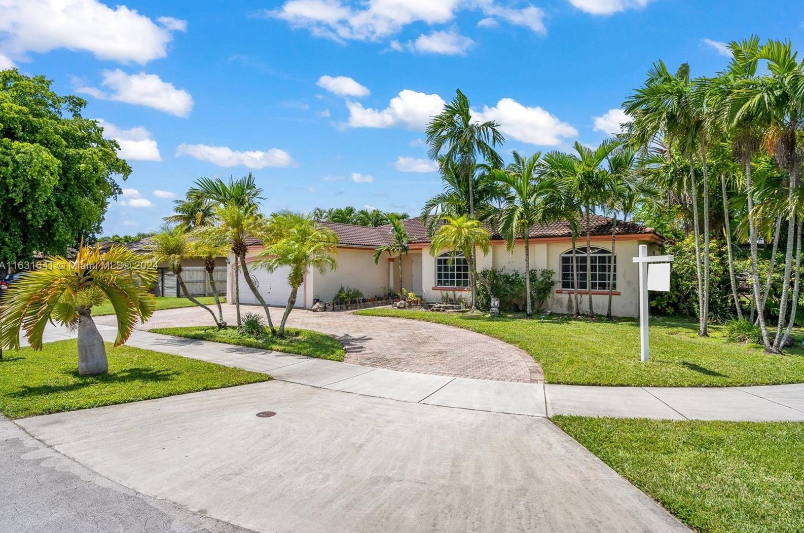 15383 Sw 169th Ln, Miami, FL 33187