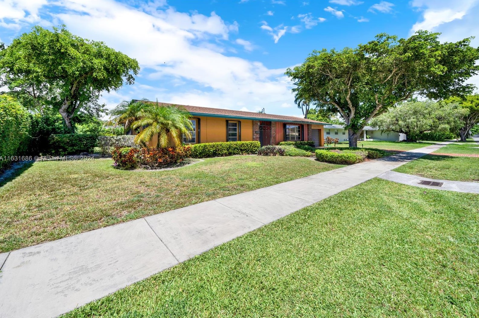 8640 89th Ave, Miami, FL 33173-4556