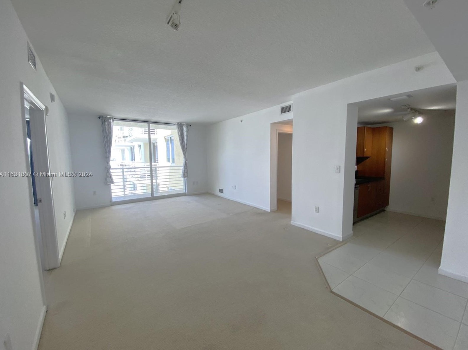 18800 Ne 29th Ave Apt 1027, Miami, FL 33180