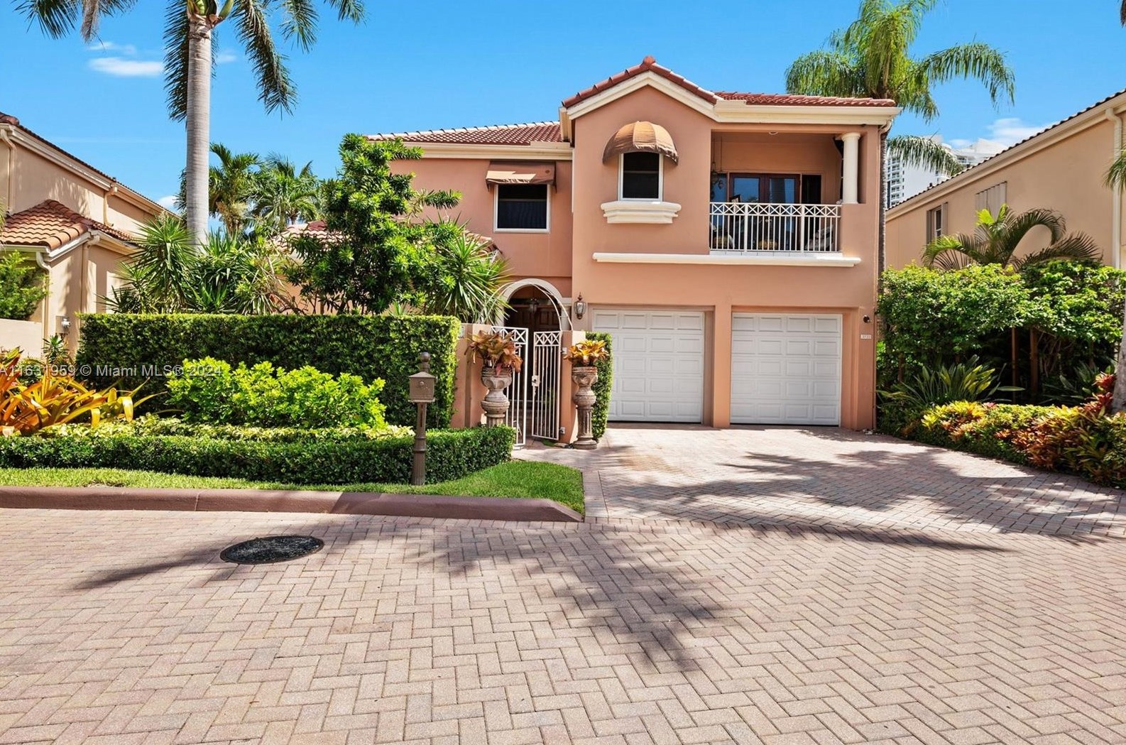 3733 Ne 208th Terrace, Miami, FL 33180