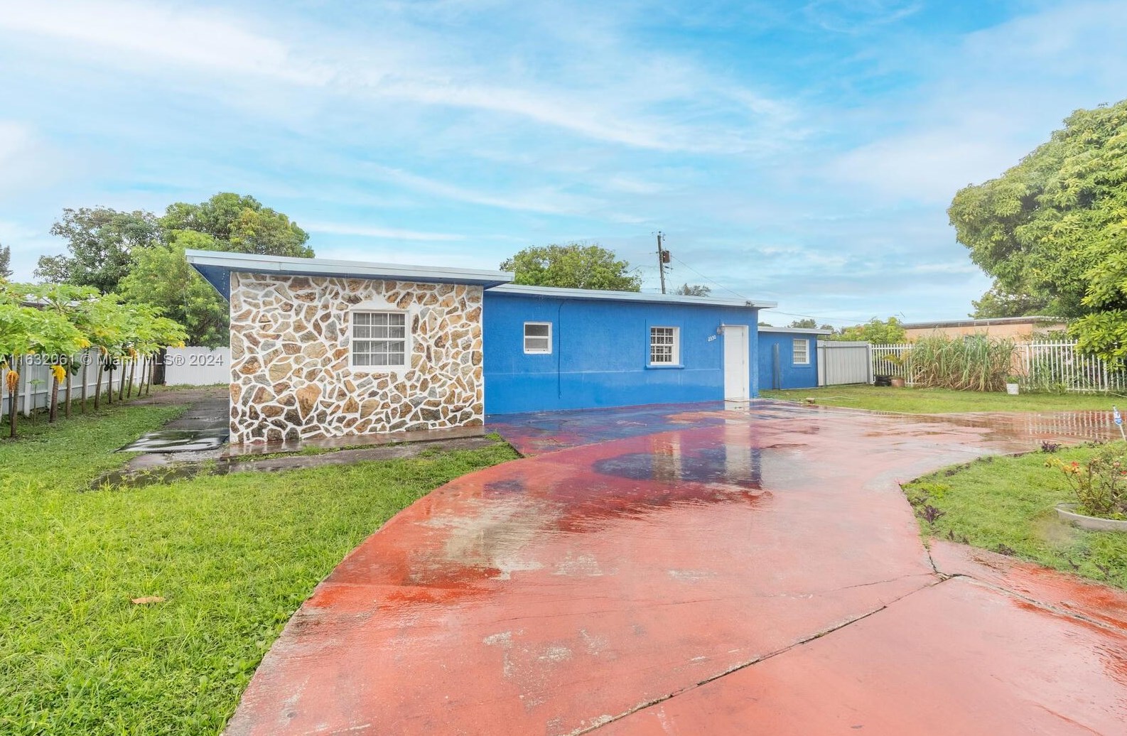 2330 Nw 90th St, Miami, FL 33147