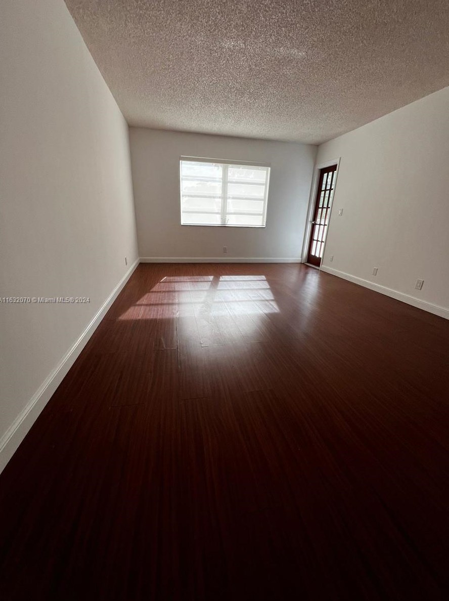 201 Berkley Rd #207, Hollywood, FL 33024