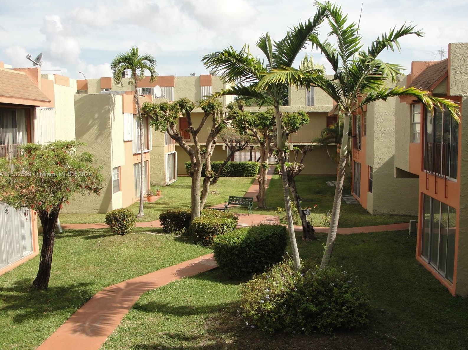 9390 W Flagler St Apt 210a, Miami, FL