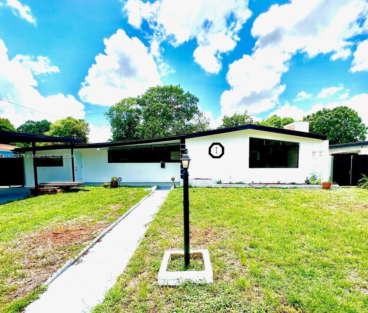 810 170th Ter, Miami FL  33169-5331 exterior