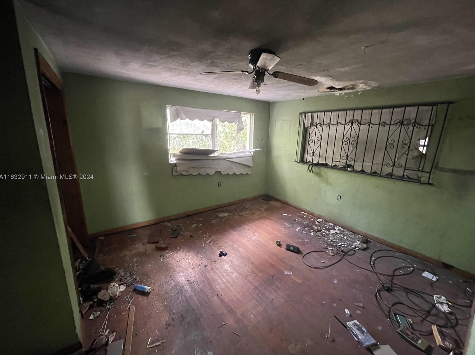 1560 154 St, Miami FL 33054-2930 exterior