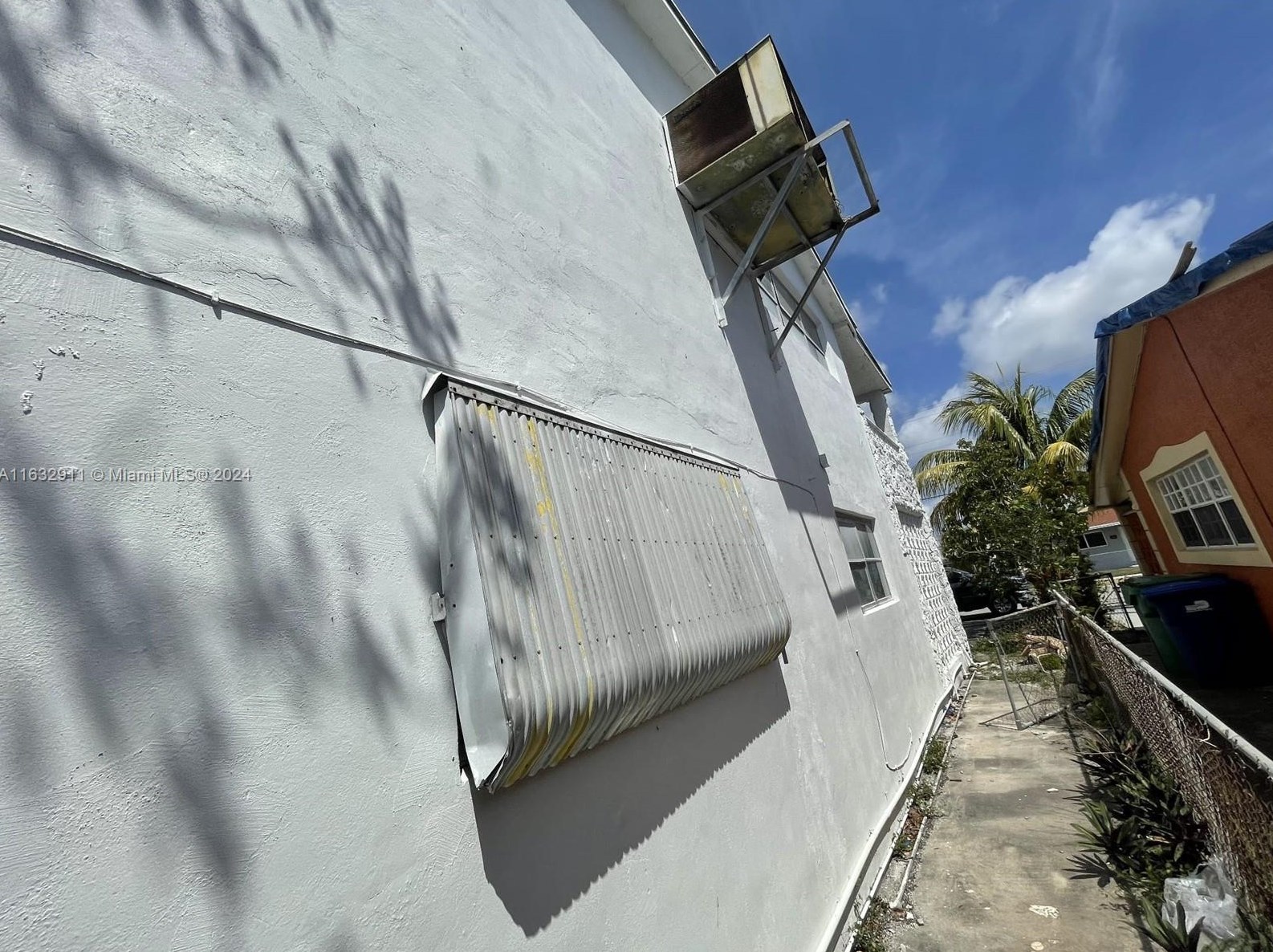 1560 154 St, Miami FL 33054-2930 exterior