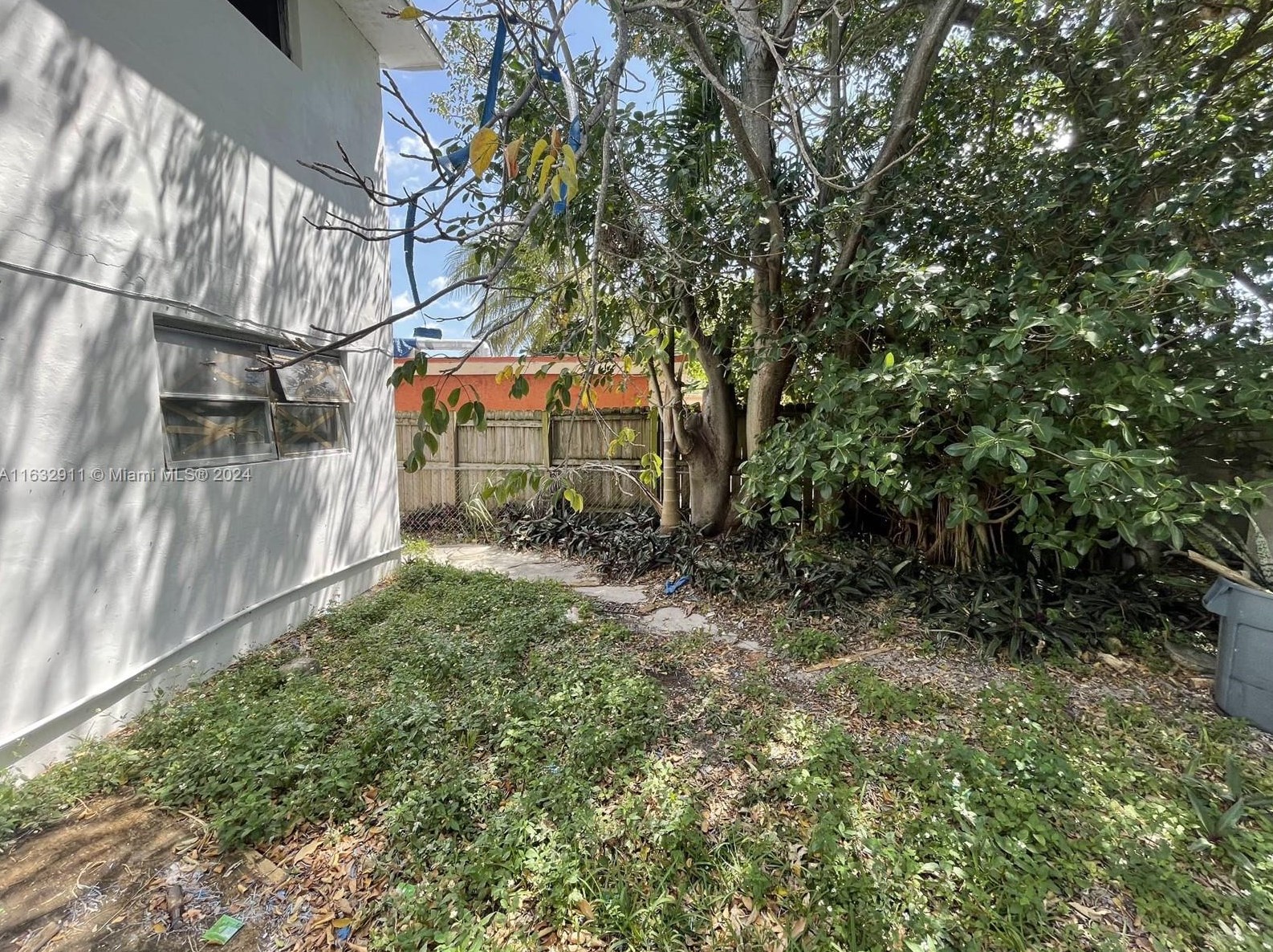 1560 154 St, Miami FL 33054-2930 exterior