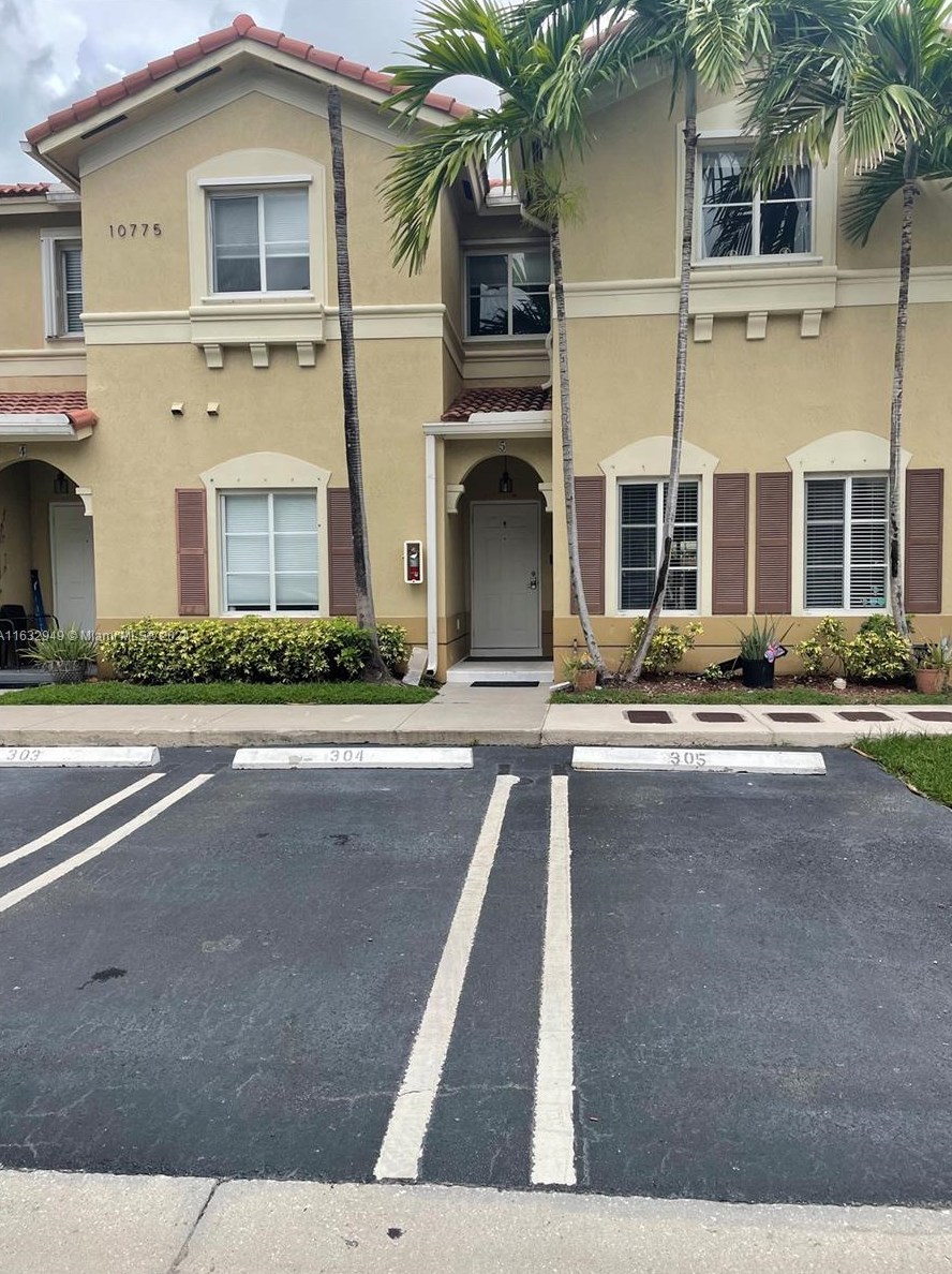 10775 84th St, Miami, FL 33178-1694