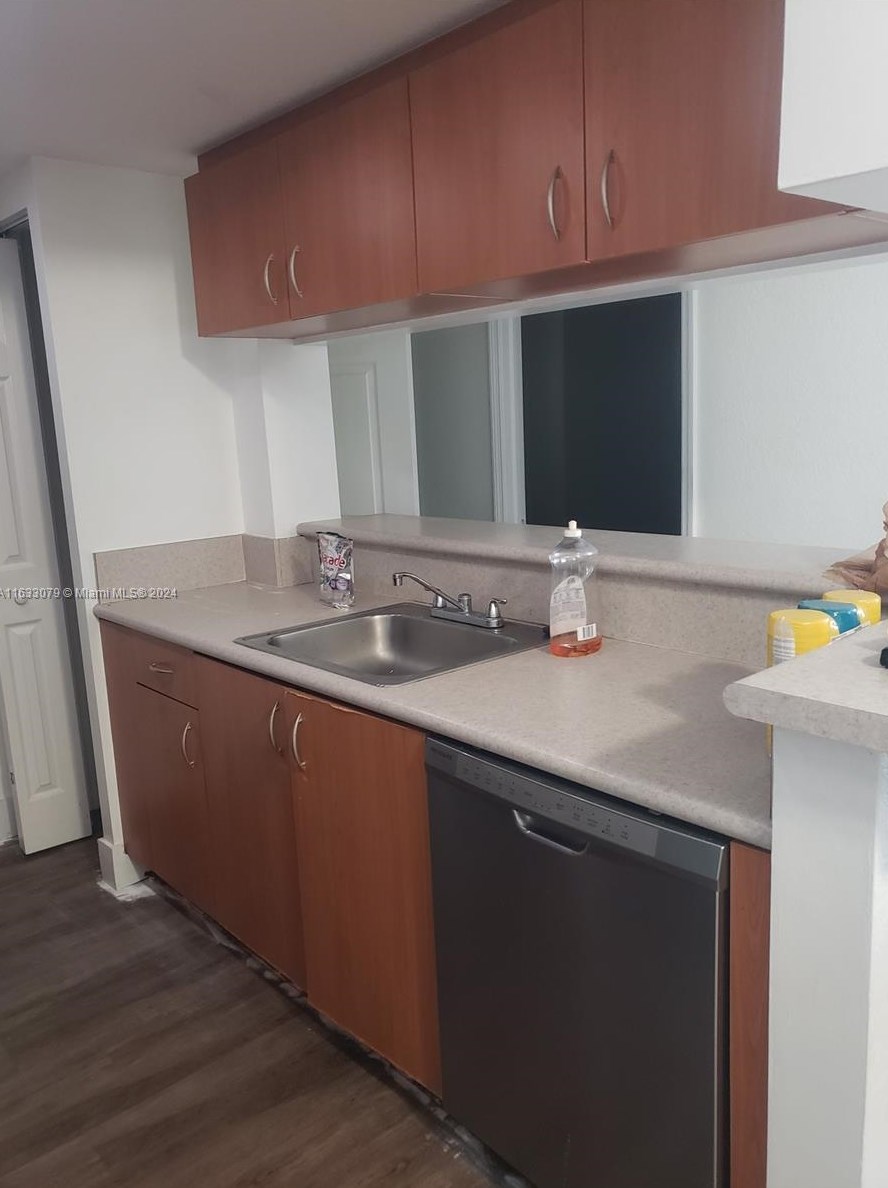 816 Nw 11th St #407, Miami, FL 33136
