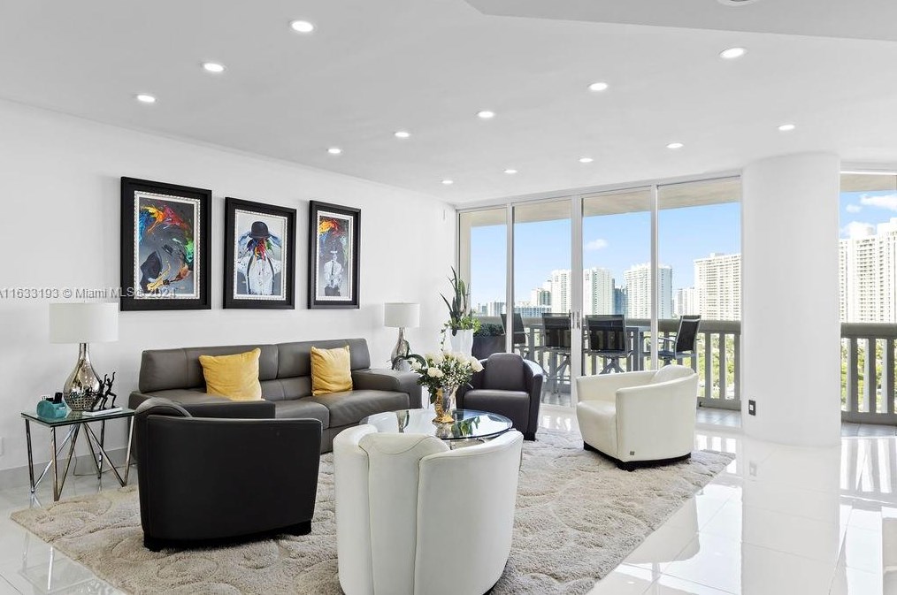 1000 Island Blvd, Miami FL 33160-4940 exterior