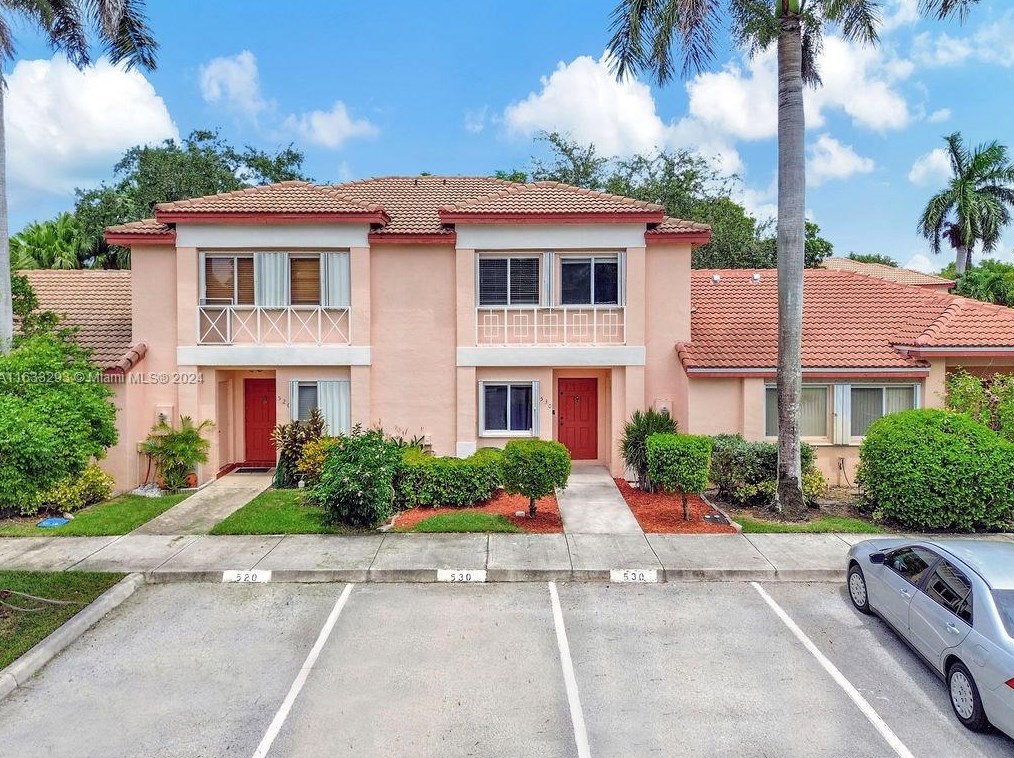 530 Nw 208th Circle, Hollywood, FL 33029