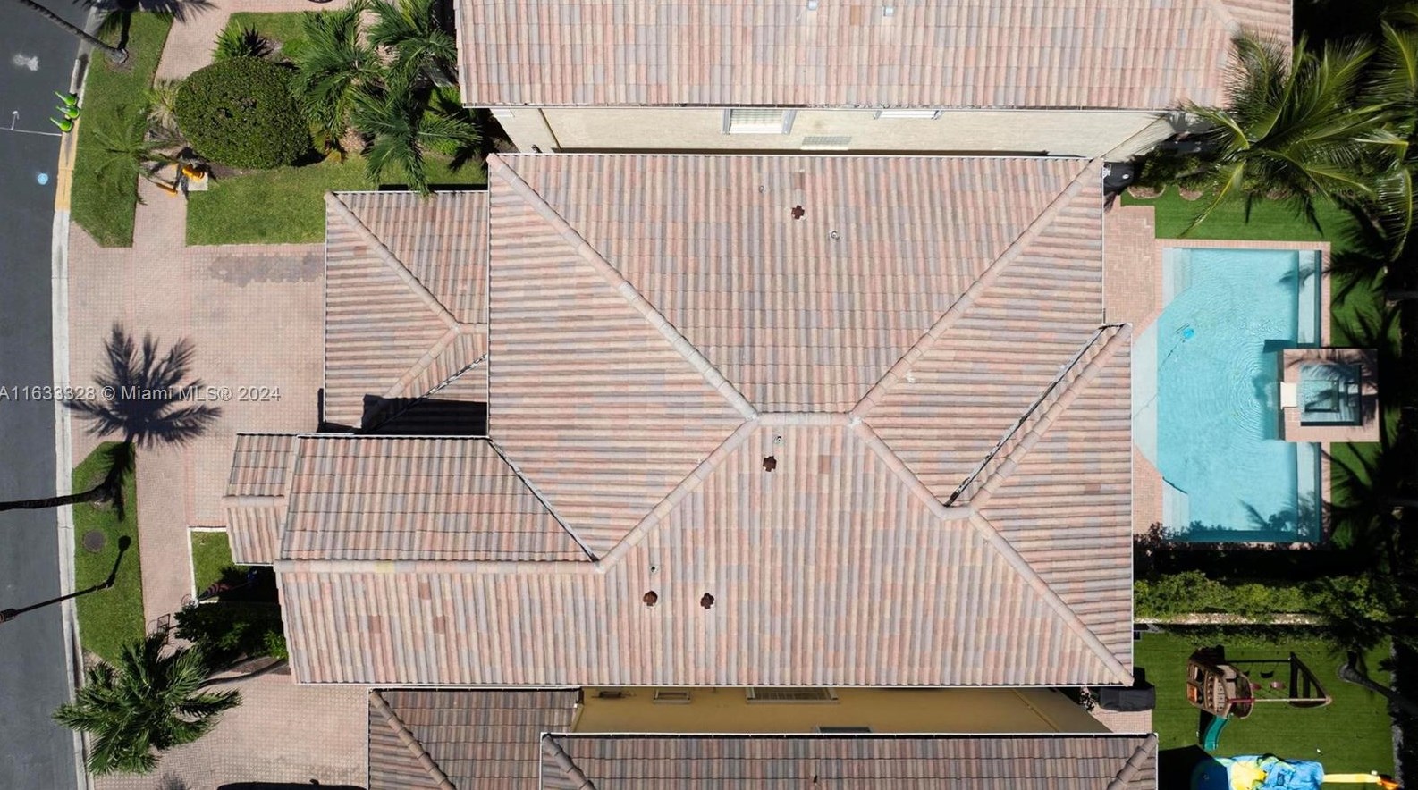 3227 212th St, Miami FL 33056-1014 exterior