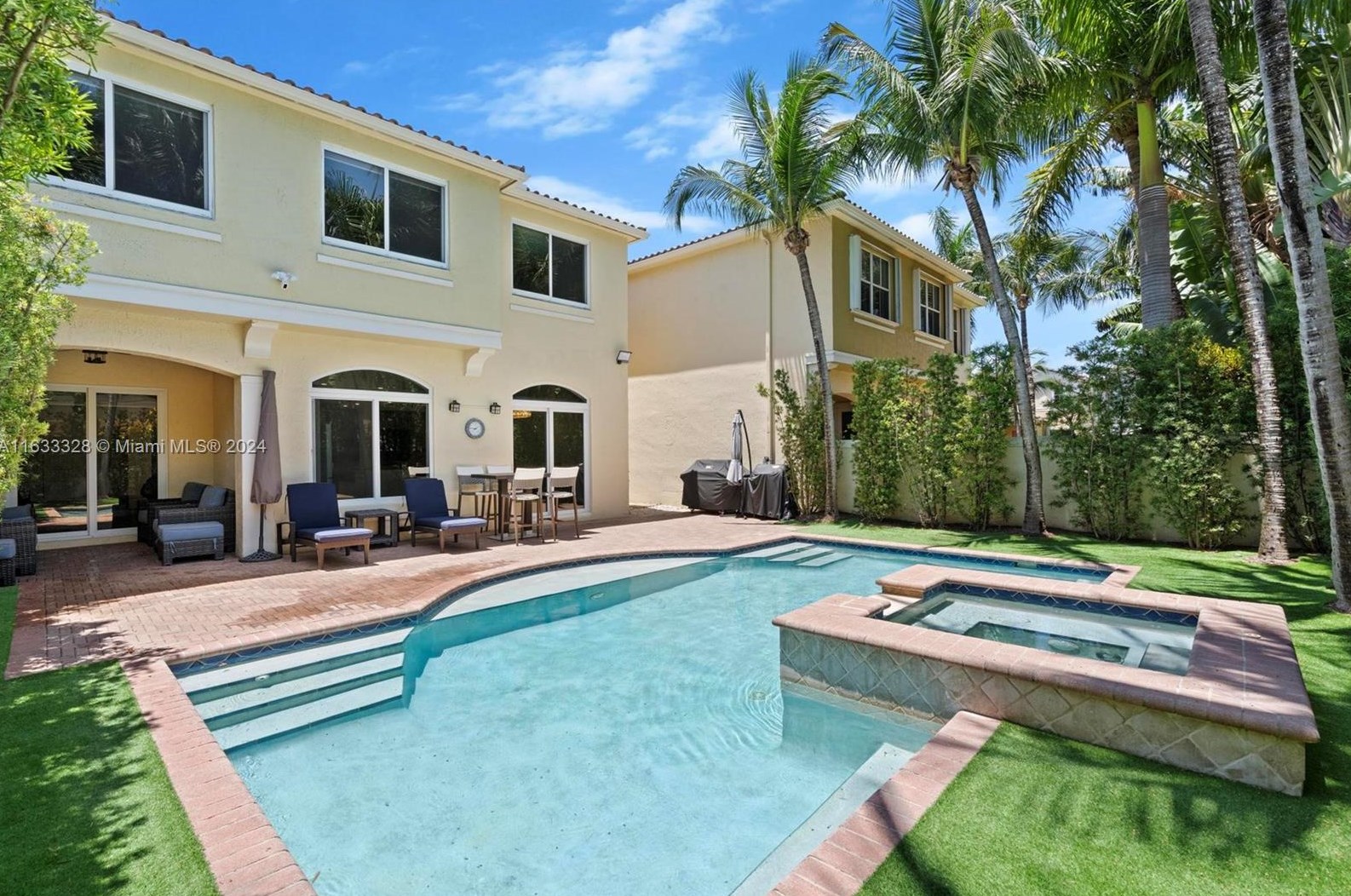 3227 212th St, Miami FL 33056-1014 exterior