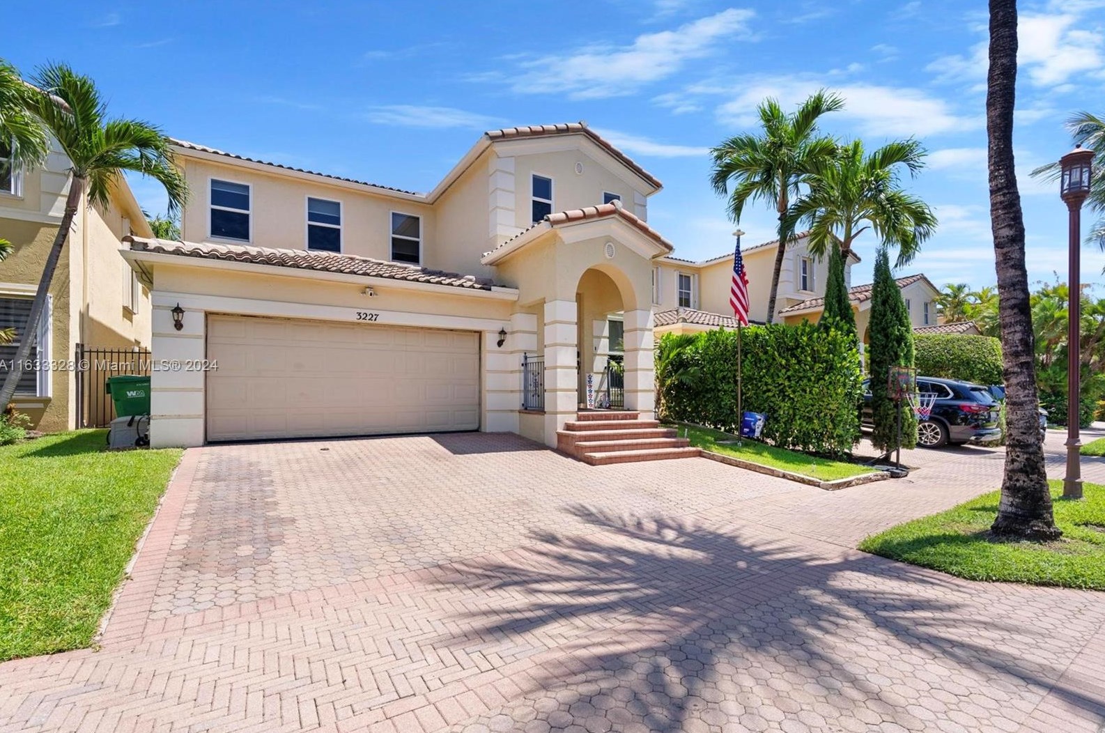 3227 212th St, Miami FL 33056-1014 exterior