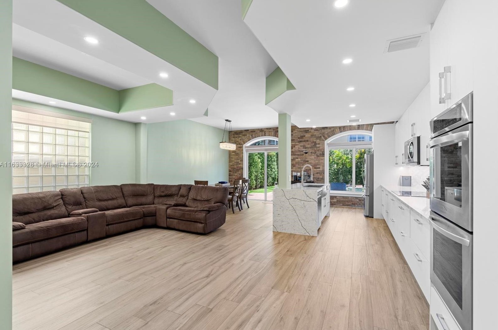 3227 212th St, Miami FL 33056-1014 exterior