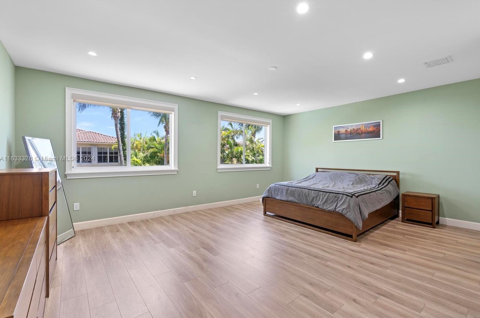 3227 212th St, Miami FL 33056-1014 exterior