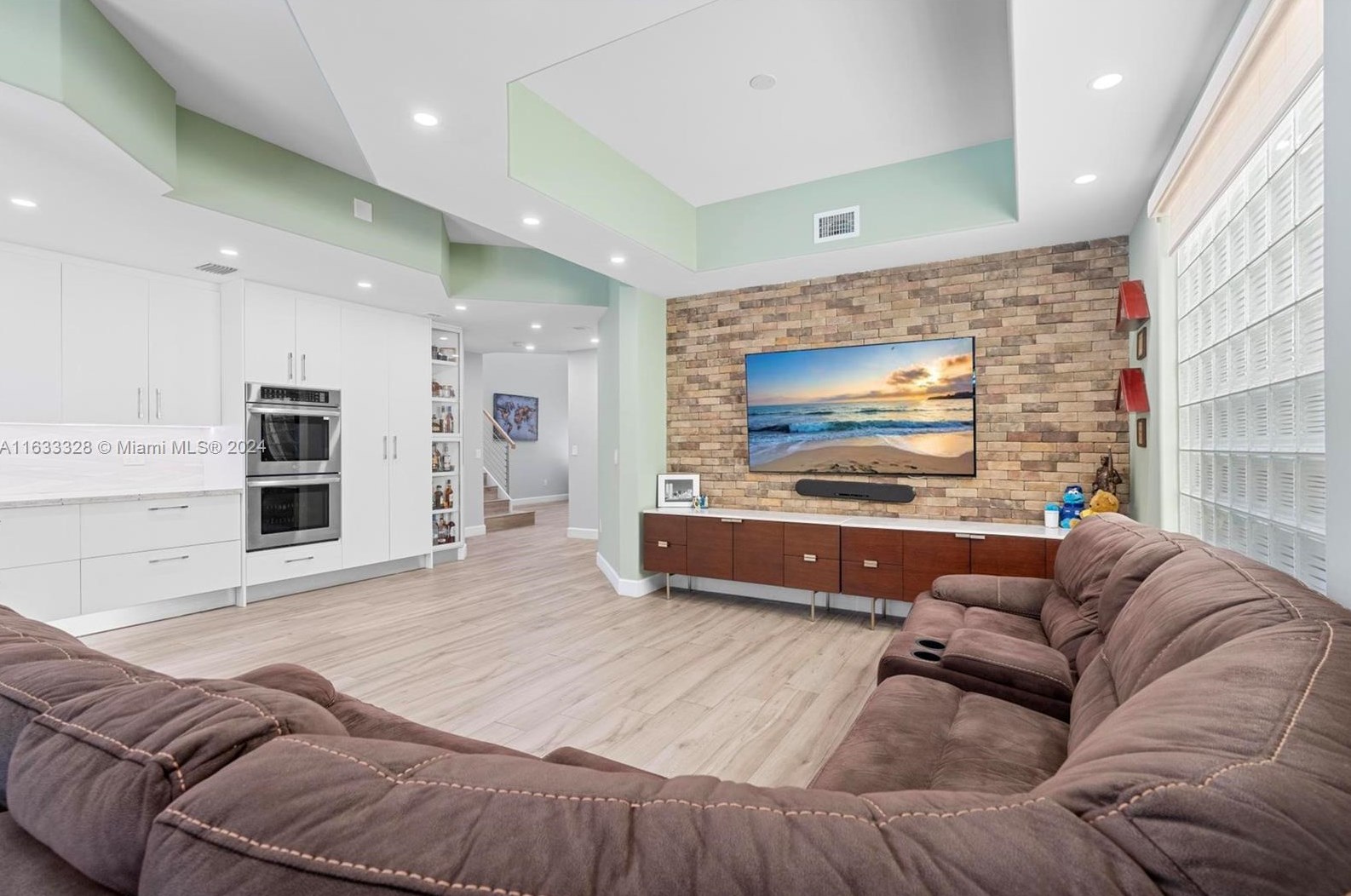 3227 212th St, Miami FL 33056-1014 exterior