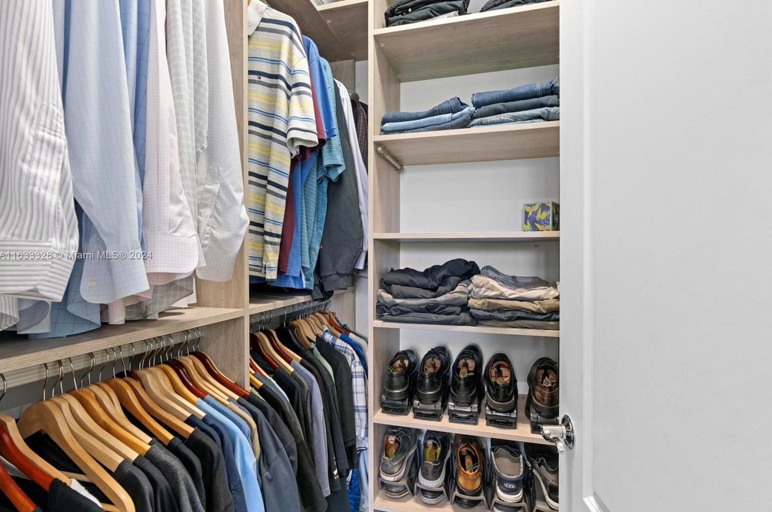 3227 212th St, Miami FL 33056-1014 exterior