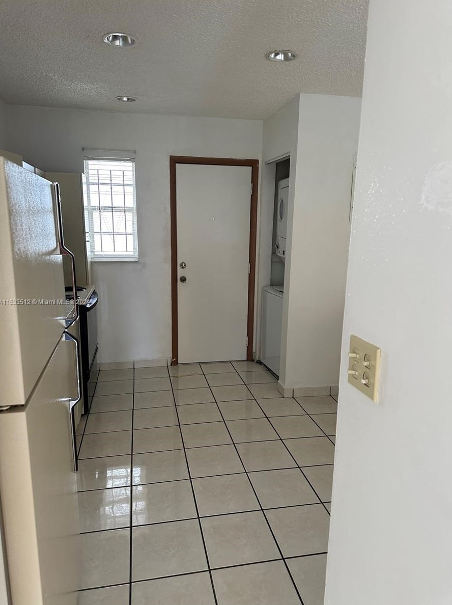 1900 W 54th St #210, Hialeah, FL 33012