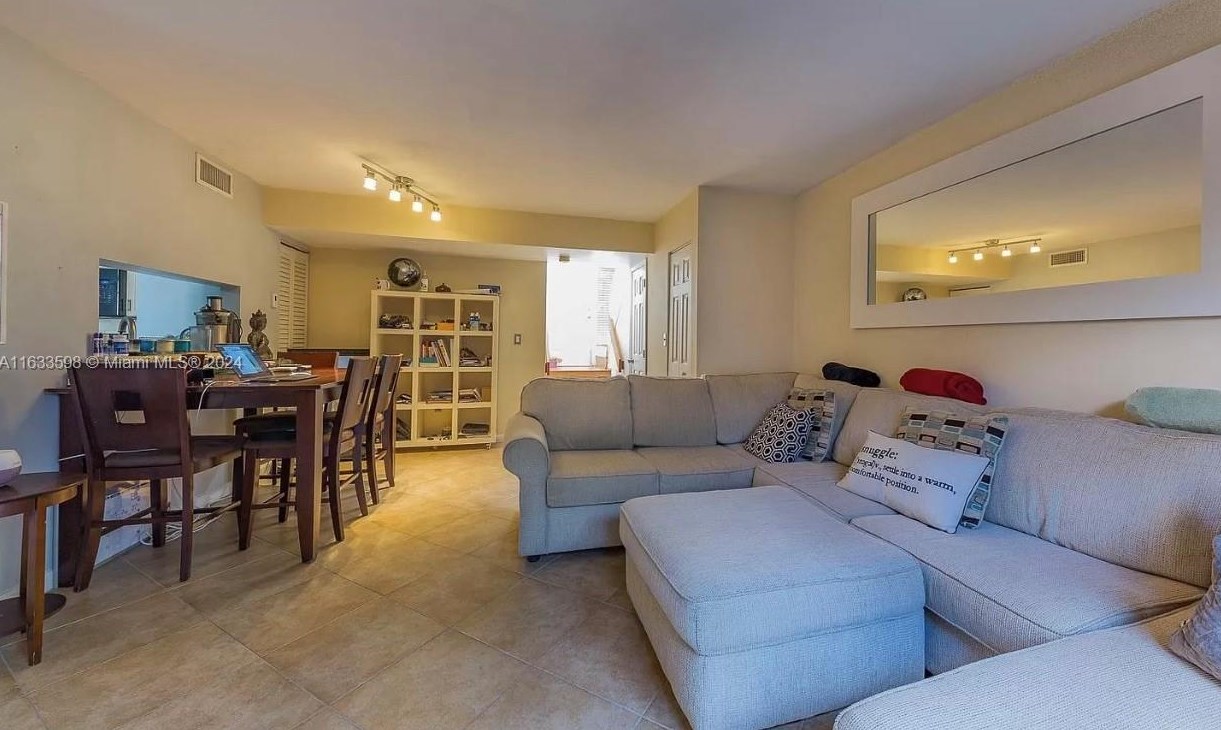325 Nw 84th Ct #808, Miami, FL 33126