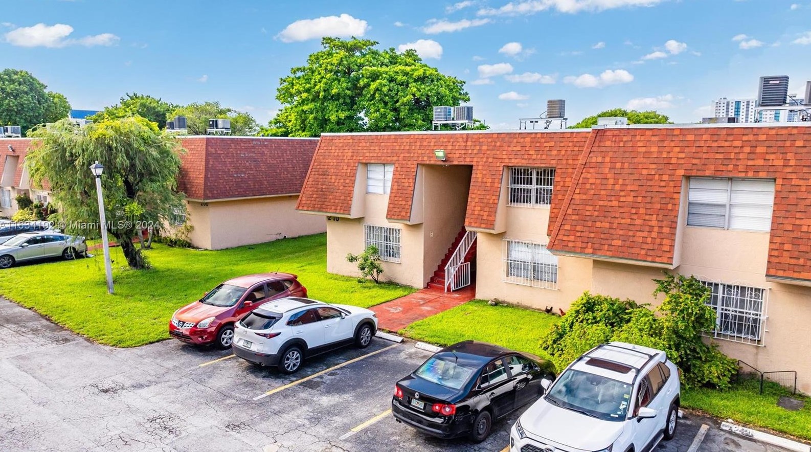 210 107th Ave, Miami, FL 33172-3808