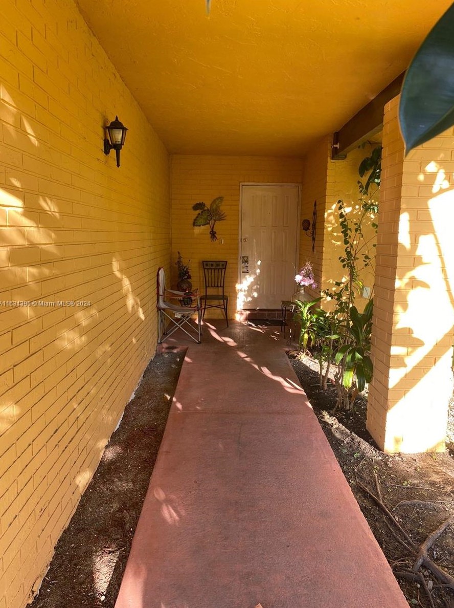 15647 113th Pl, Miami, FL 33157-1126